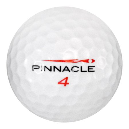 Weißer Golfball mit schwarzem Pinnacle-Logo und roter Nummer 4, Nahaufnahme