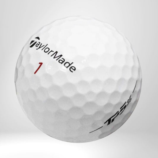 Weißer TaylorMade Golfball TP5x mit Logo und Nummer 1 auf grauem Hintergrund