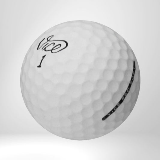 Weißer Golfball mit dimpled Oberfläche und Vice Pro Soft Aufdruck, freigestellt