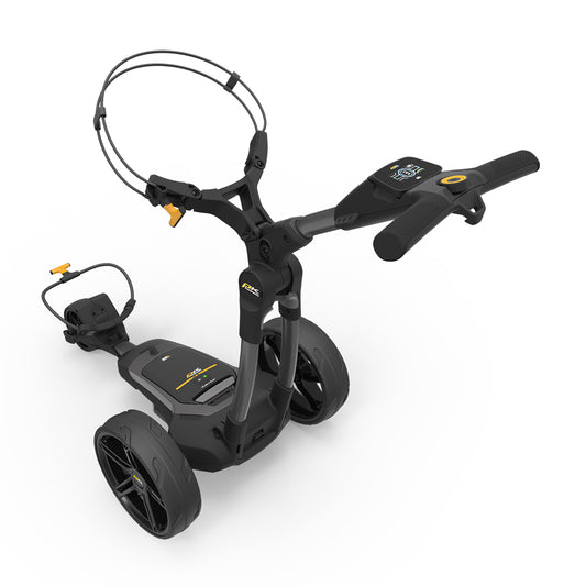 Elektrischer Golf Trolley in schwarz-grau mit Display und großen Rädern auf weißem Hintergrund