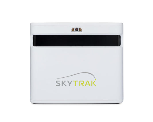 SkyTrak Golf Launch Monitor, weißes Indoor Golf Gerät, Frontansicht mit Logo