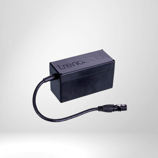 Trendgolf E-Trolley Akku, rechteckig mit Kabel, auf weißem Hintergrund