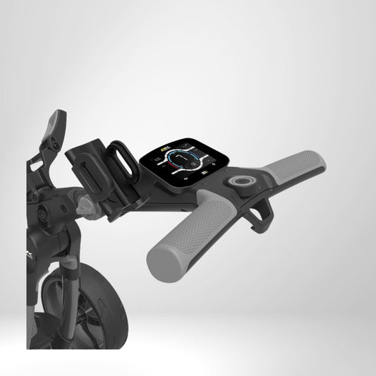 Powakaddy GPS Smartphone Halter für E-Trolley, Detailansicht am Griff, modernes Golf Zubehör