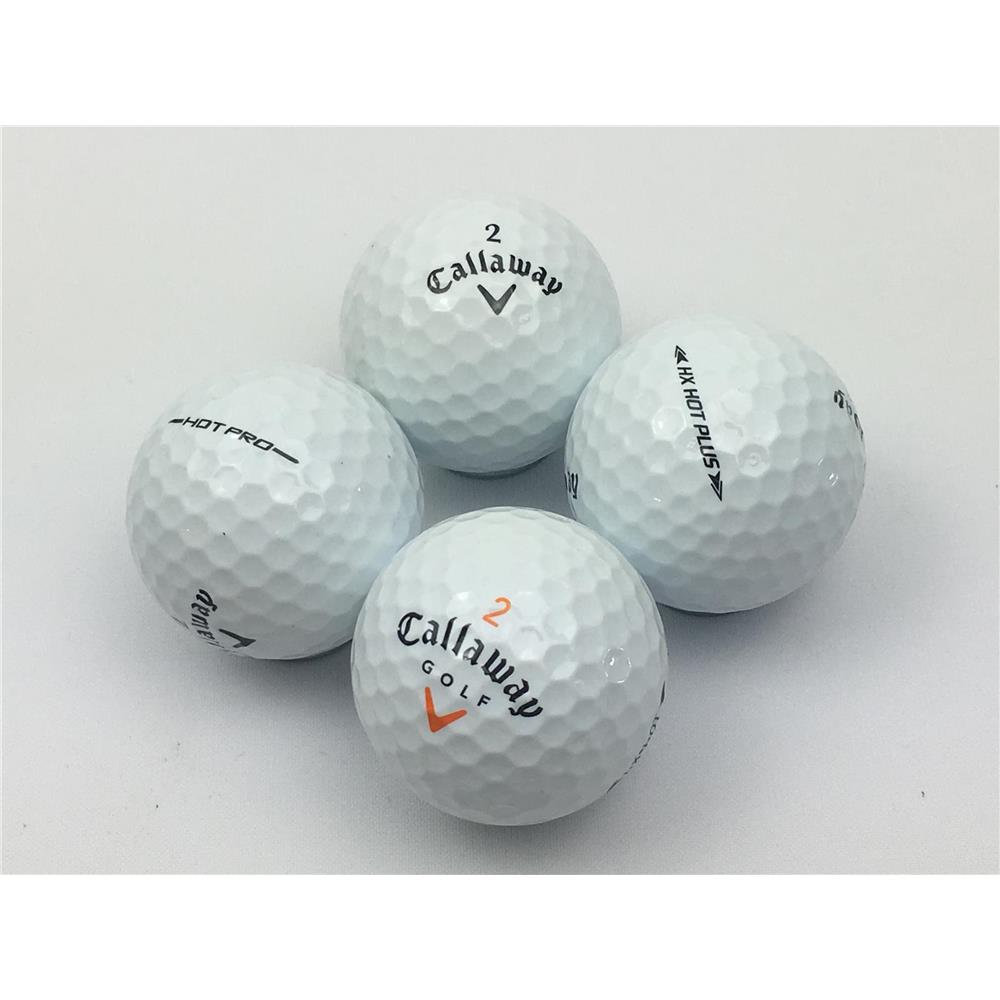 Vier Callaway Golfbälle mit sichtbarer Golfball-Oberfläche auf weißem Hintergrund