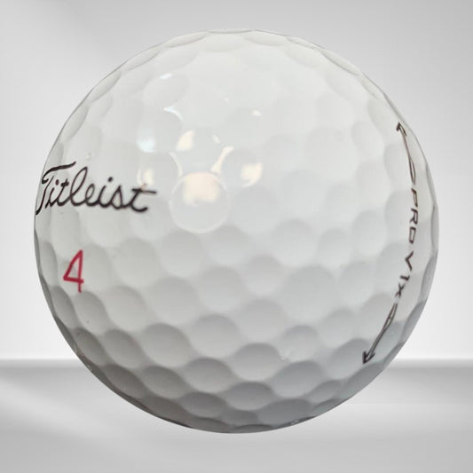 Titleist Pro V1x Golfball weiß mit roter Zahl 4 und dimple Oberfläche