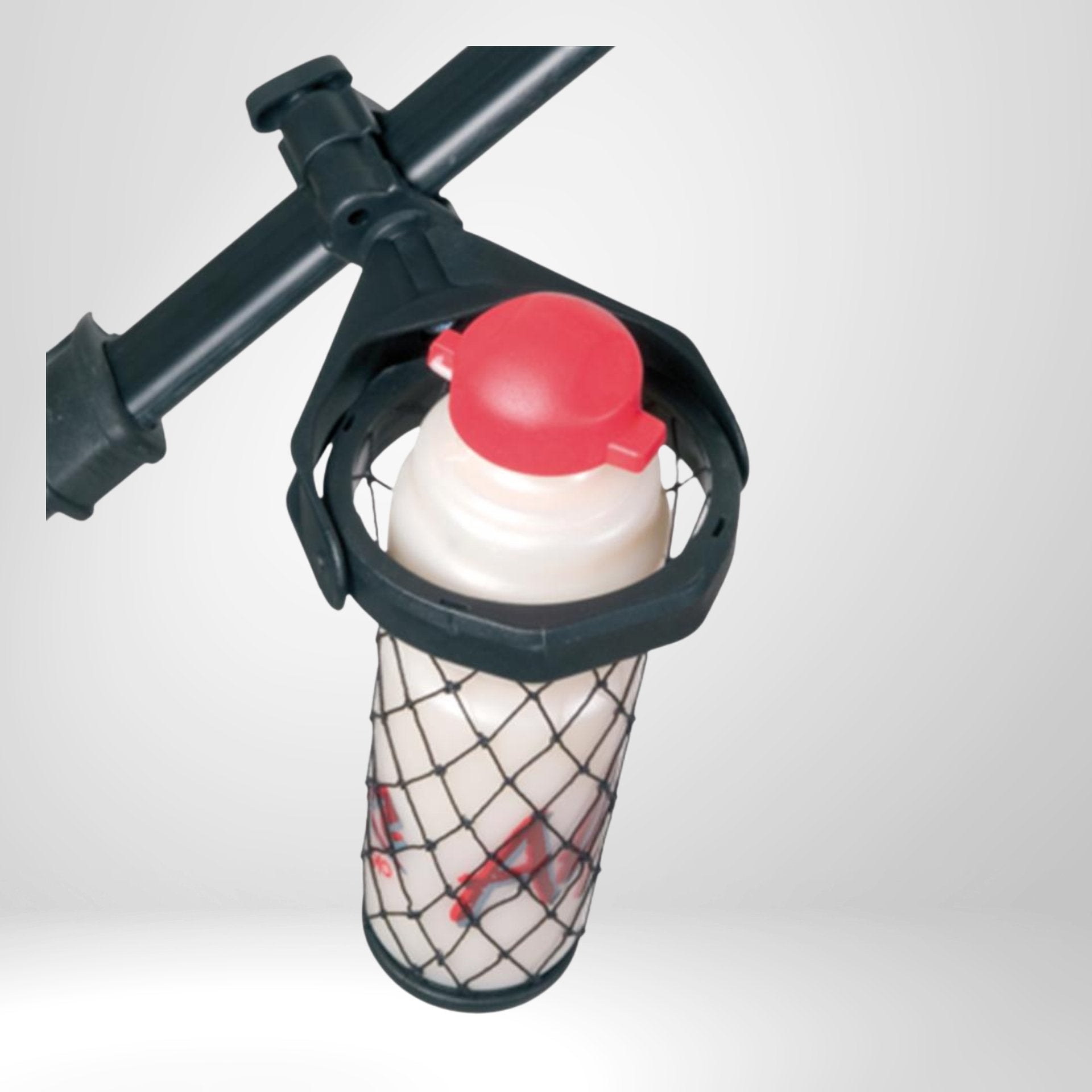 Getränkehalter für Golf Trolley mit Netz, weiße Trinkflasche mit rotem Deckel