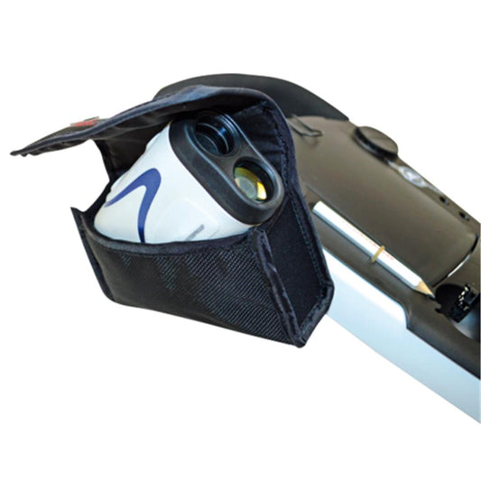 Golf Entfernungsmesser in schwarzer Schutztasche am Trolley befestigt