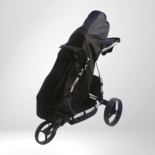 Schwarze Regenhaube schützt Golftasche auf Golf Trolley, Indoor-Studioaufnahme