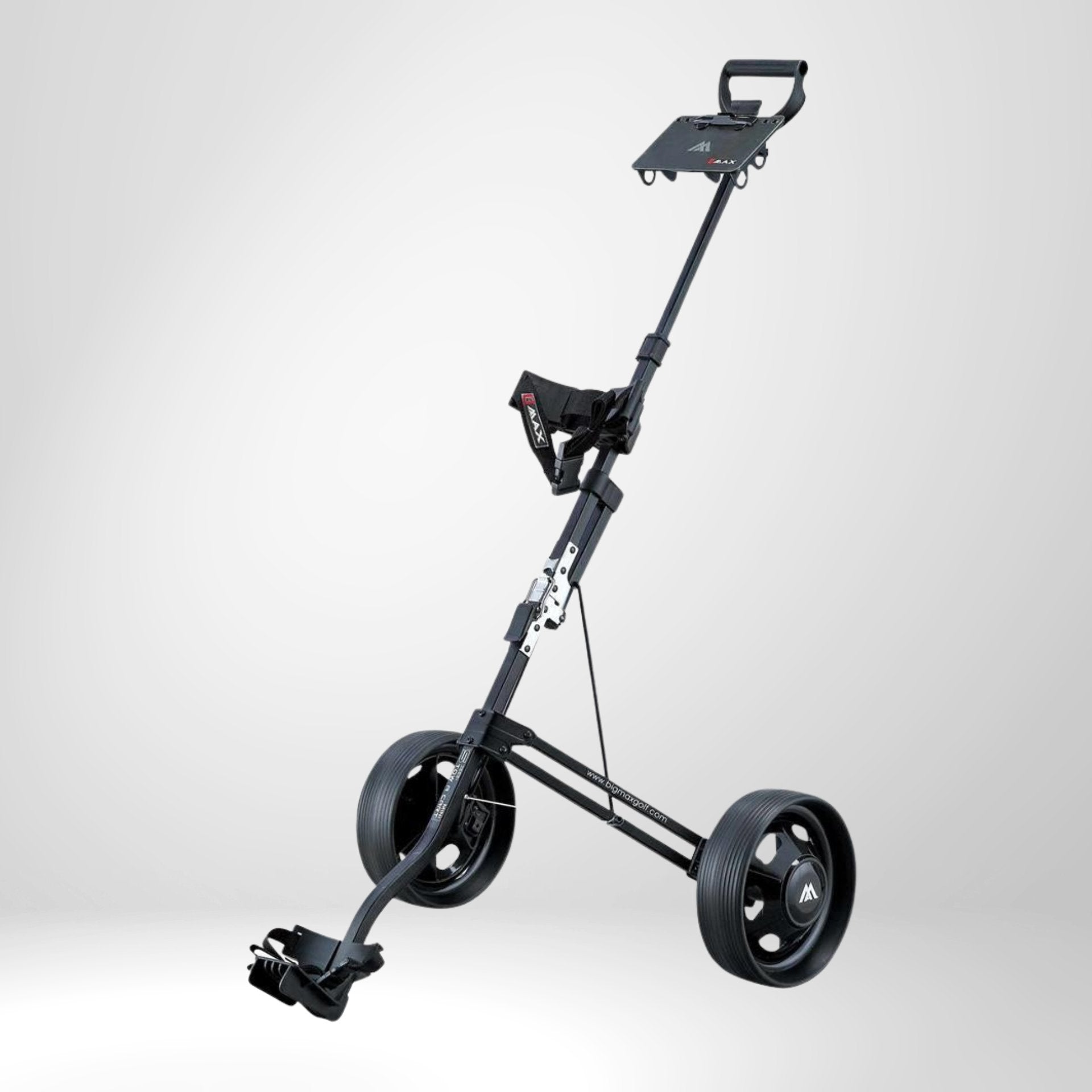 Schwarzer Golf Trolley mit zwei Rädern, leichter Rahmen, Zubehörhalterung, freigestellt