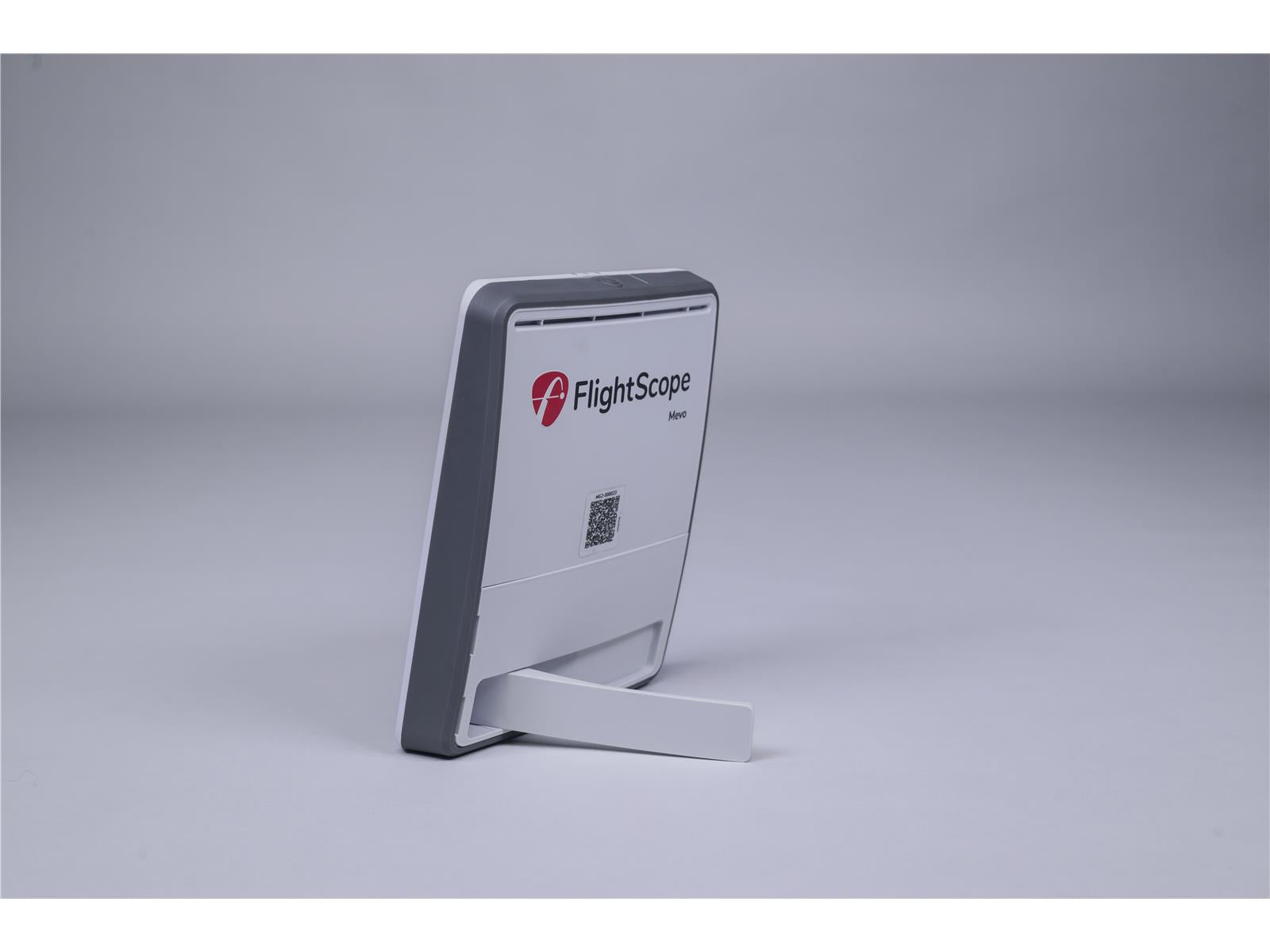 FlightScope Mevo Golf Launch Monitor seitlich, kompaktes Golf-Analysegerät auf grauem Hintergrund