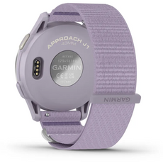 Garmin Approach J1 Golfuhr Rückseite mit lilafarbenem Armband, 43mm, Ladeanschluss sichtbar