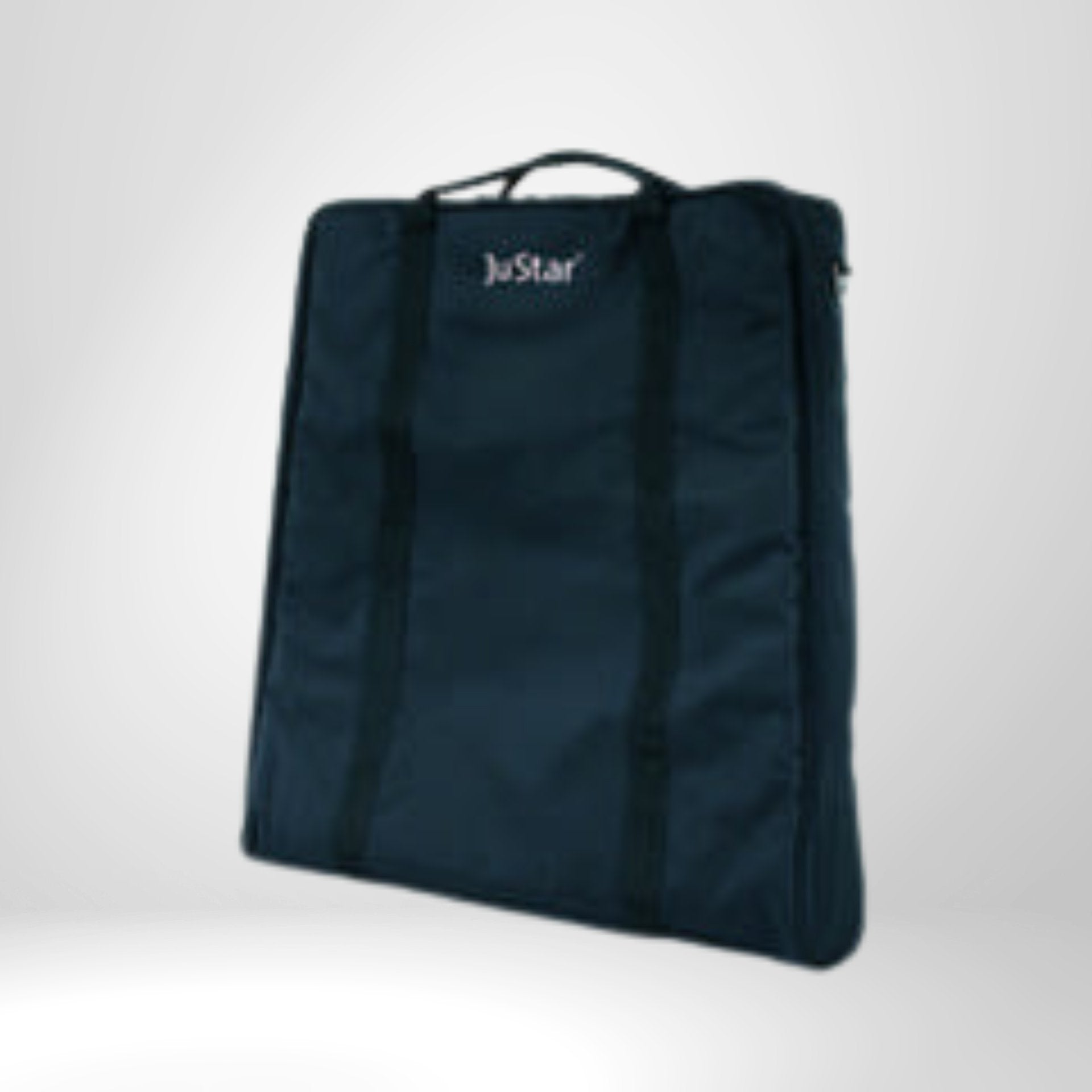Schwarze JuStar Transporttasche für Golf Trolley, mit Tragegriff, vor neutralem Hintergrund.