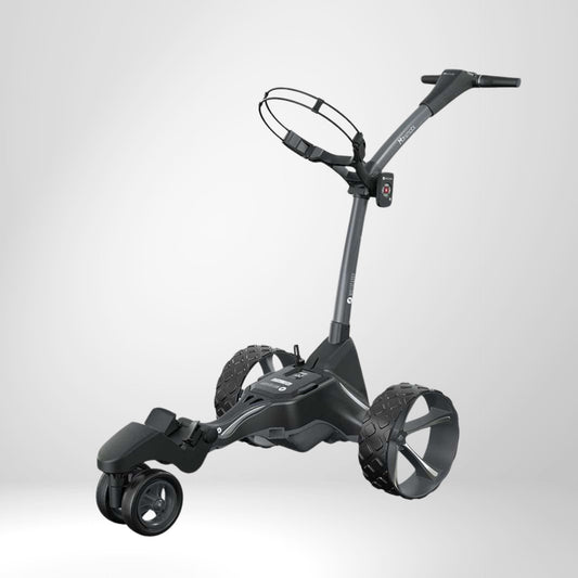 Moderner elektrischer Golf Trolley mit großen Reifen auf weißem Hintergrund
