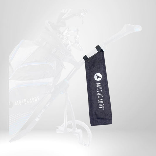 Schwarzes Motocaddy Golfhandtuch am Golf Trolley, Golfzubehör für den Platz