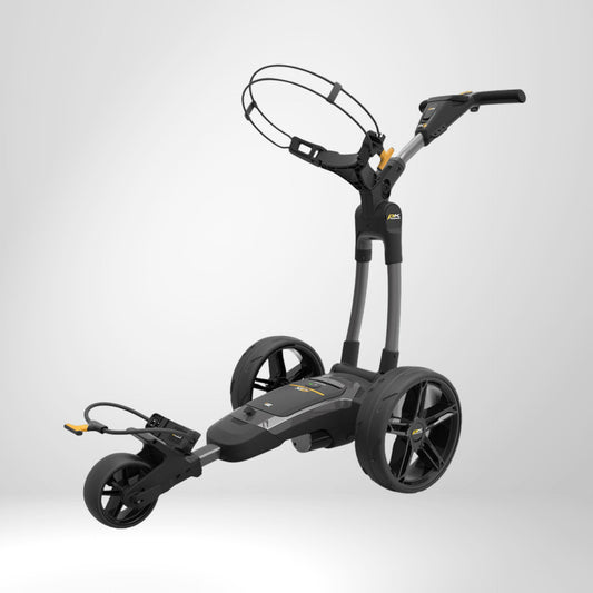 Elektrischer Golftrolley in Gun Metal mit drei Rädern und ergonomischem Griff auf hellem Hintergrund