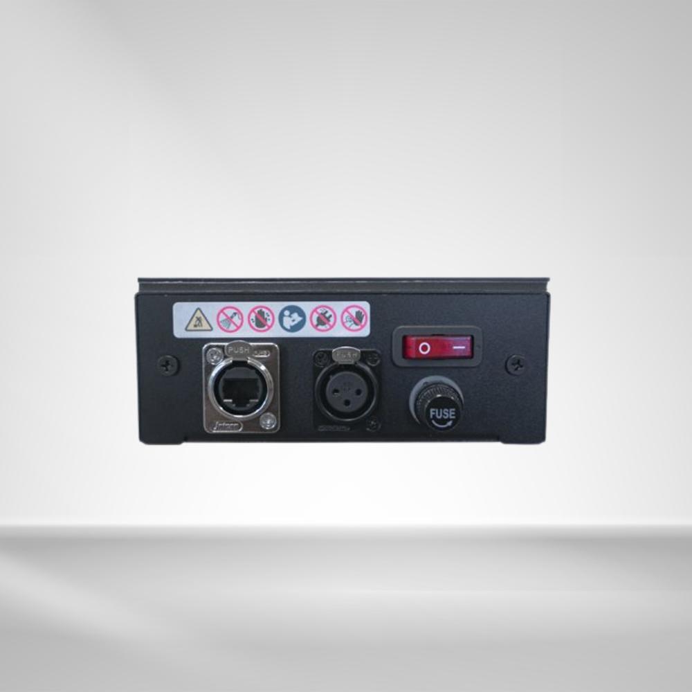 Schwarzes Golf-Simulator-Steuermodul mit Netzanschluss, XLR-Anschluss, Kippschalter und Sicherung.