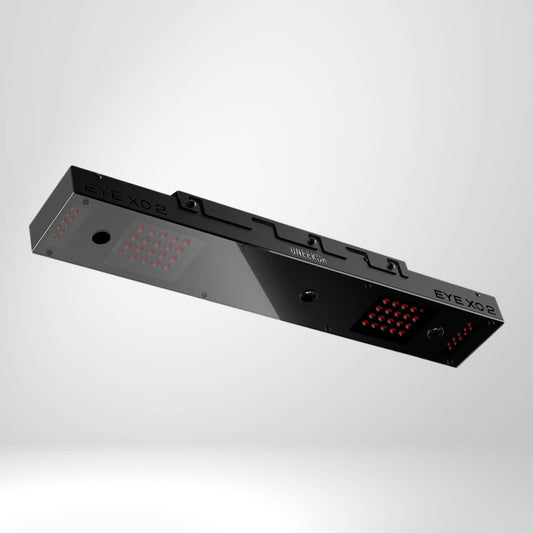 Golf Simulator Sensor Uneekor EYE XO2, schwarzes Gerät mit Kameras und LED-Leuchten