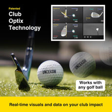 Golfball und Golfschläger auf Rasen mit Club Optix Technologie und Echtzeit-Datenanzeige