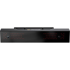 Golf Launch Monitor für Indoor Golf mit Kameras und roten LED-Lichtern, frontal aufgenommen